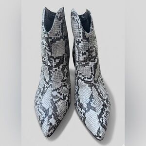 NWOB Worthington Marden Snakeskin Print Ankle Boots - Size 8M (Memory Foam)